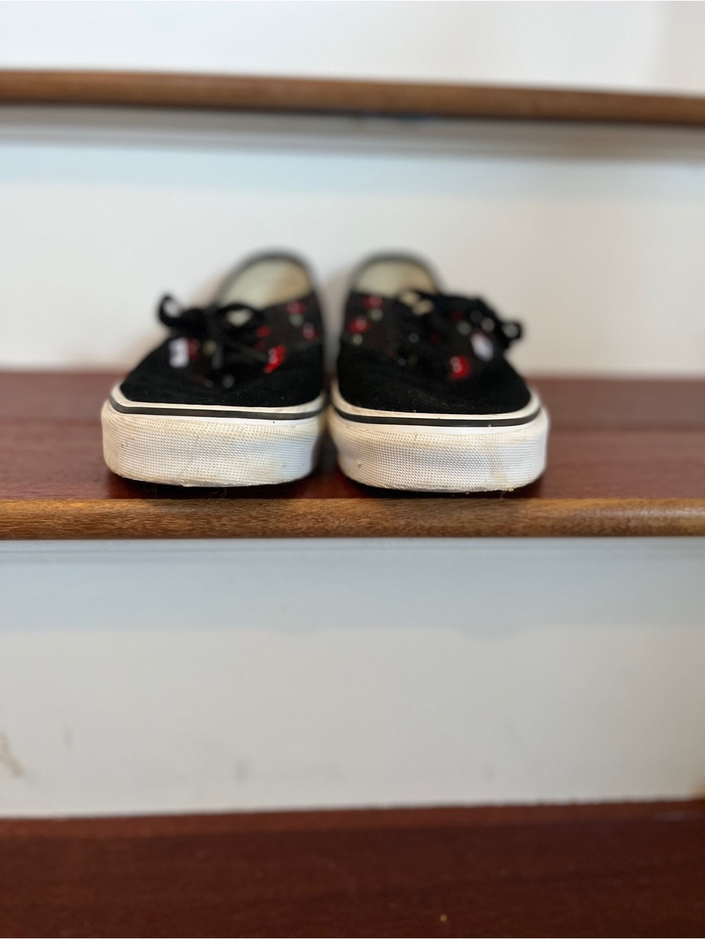 Vans Black Canvas Sneakers Embroidered Red Cherries Size Women 9.5 or Men’s 8 - Picture 8 of 9